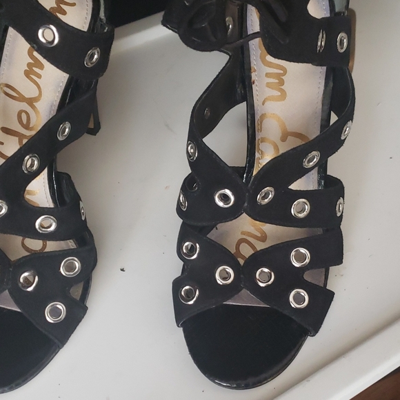 Shoes - Picture 3 of 4